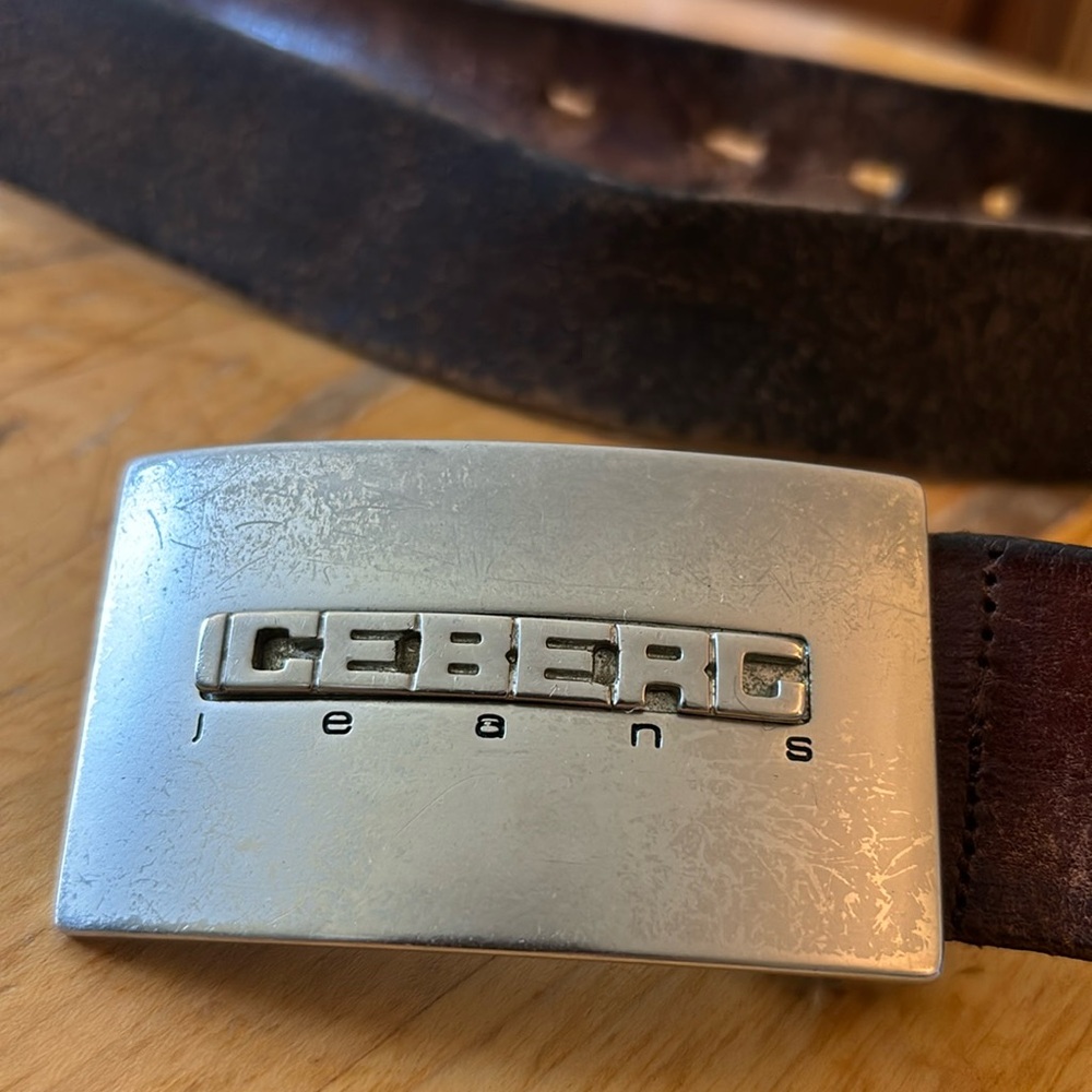 Vintage iceberg jeans, brown leather belts, size 36 super strong